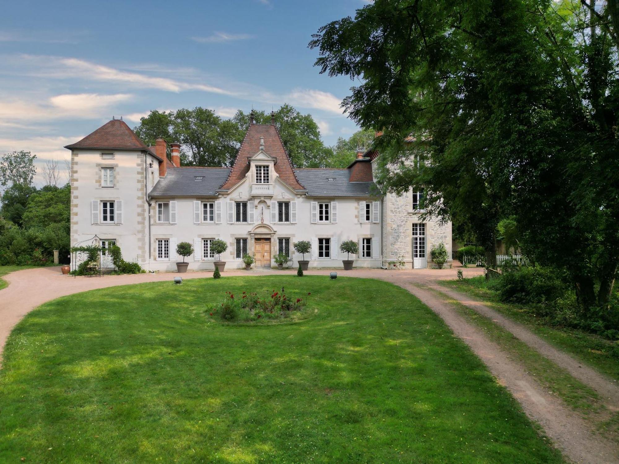 Château Du Guérinet Saint-Priest-Bramefant Esterno foto